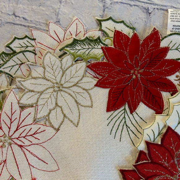 CHRISTMAS HOLLY WHITE RED GREEN & METALLIC GOLD (8) PLACEMATS POLYESTER - Picture 10 of 11